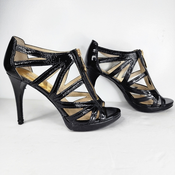 MICHAEL KORS Black Patent Cage Zipper. - Picture 3 of 10